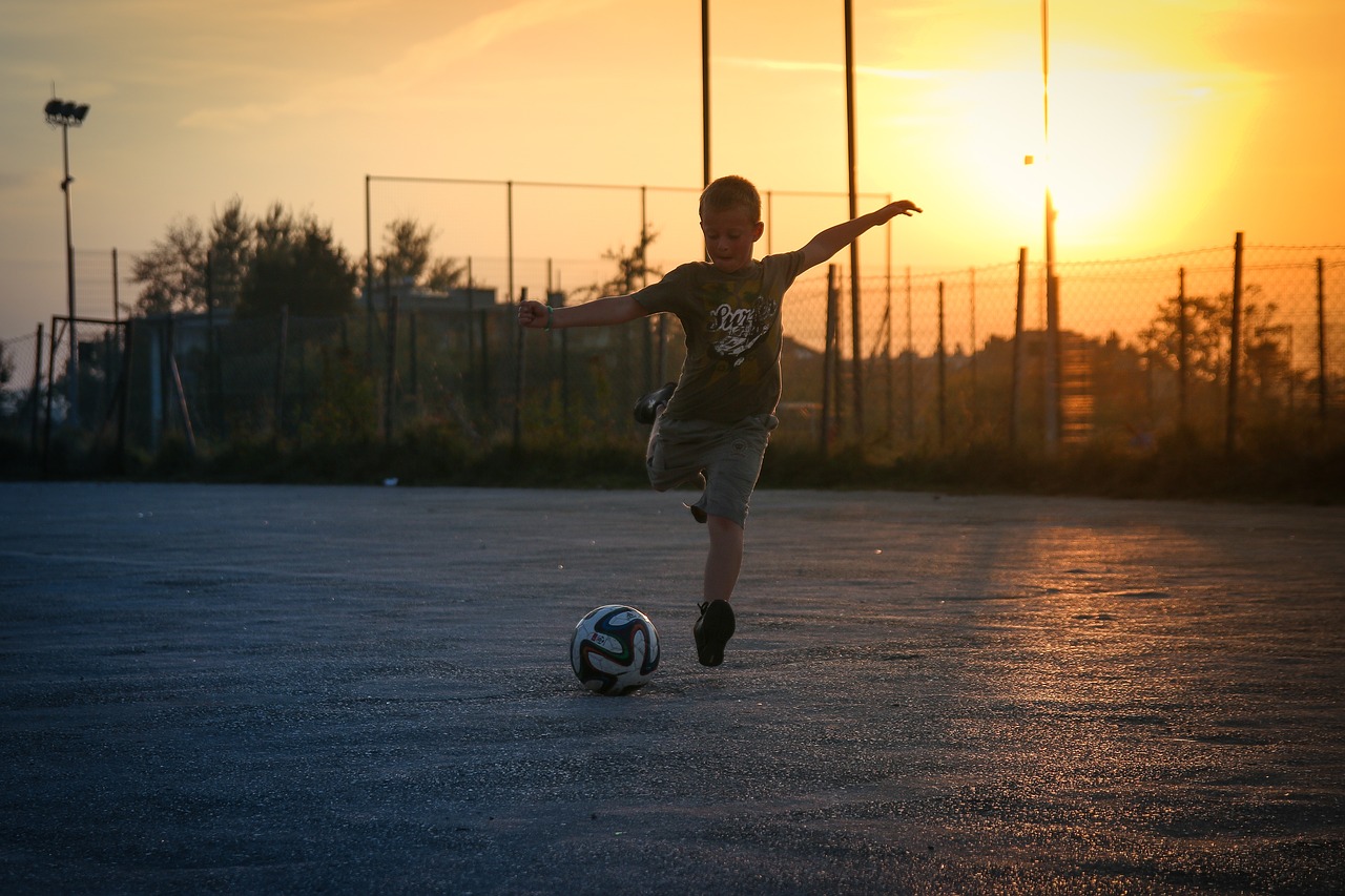 Jogging i piłka nożna w jednych butach – czy to dobry pomysł?